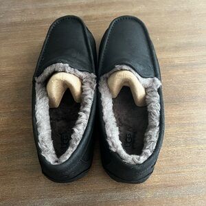 Matte black leather Ascot Ugg Slippers. Never worn. Men’s 13